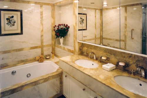 Badkamer met natuursteen